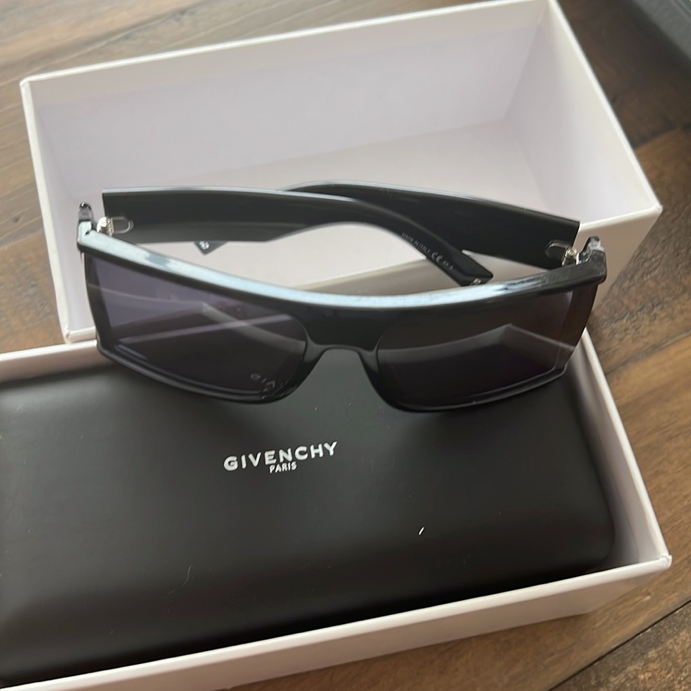 Worn once GIVENCHY Mens sunglasses